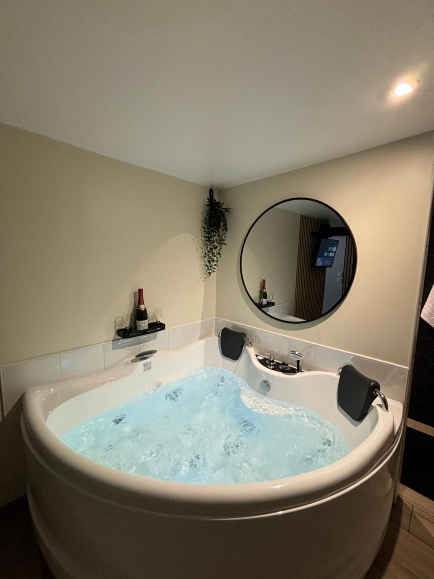 Tiny Room Langres Bagian luar foto