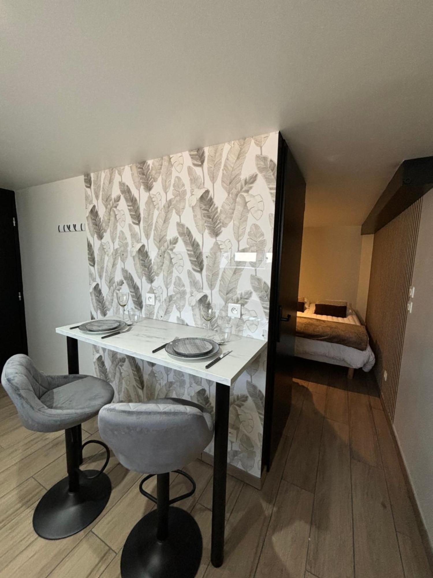 Tiny Room Langres Bagian luar foto